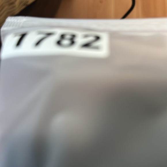 Halara XS Tank Black Crisscross Back Crop Top Built-In Bra Stretchy Activewear - Picture 5 of 5